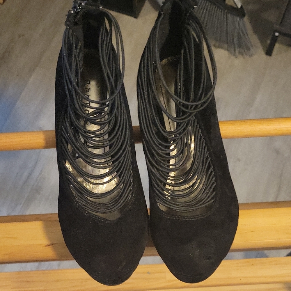 BAMBOO Black Heels Sleek Modern Design